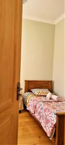 Postel nebo postele na pokoji v ubytování Rita Gujejiani Guest House