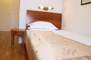 Ein Bett oder Betten in einem Zimmer der Unterkunft Hotel Wasserpalast - breakfast for free!!!