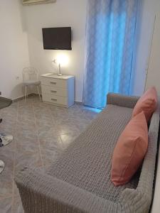 a living room with a couch and a television at Apartment Novaković in Mirce