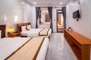 Postel nebo postele na pokoji v ubytování Dieu Thong Hotel