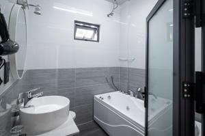Koupelna v ubytování Dieu Thong Hotel