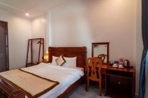 Postel nebo postele na pokoji v ubytování Dieu Thong Hotel