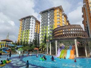 Bazén v ubytování MySuite Studio Apartment Melaka Waterpark Resort Free Tickets nebo v jeho okolí