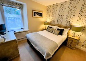 Ein Bett oder Betten in einem Zimmer der Unterkunft Ravenstone Lodge Country House Hotel