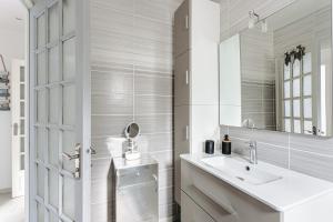 Ένα μπάνιο στο Maison proche mer, foret,bourg +15 φωτογραφίες