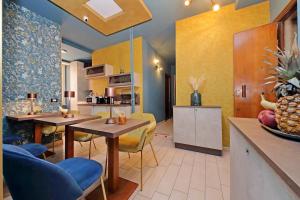 a kitchen and dining room with a table and chairs at Roma Suite Centro in Rome