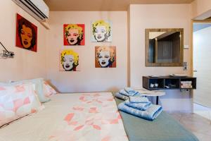 A bed or beds in a room at Urban Living, Minicasa Nomad - Kalamata's Hideaway