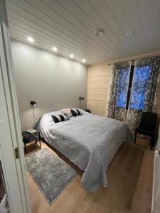 a bedroom with a large bed and a window at Rukan Helmi A in Ruka