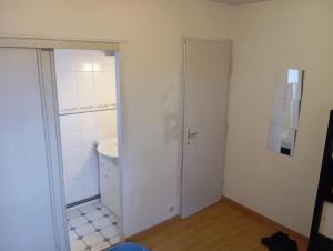 a bathroom with a toilet and a sink and a door at chambre bordeaux 33600 Pessac aéroport rocade 12 5 km in Pessac