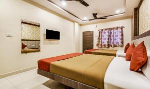 Voodi või voodid majutusasutuse Hotel Neem Tree Hyderabad Airport toas