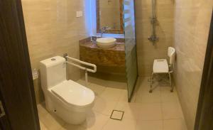 a bathroom with a toilet and a sink at رفان للشقق المخدومة in Khamis Mushayt +8 photos