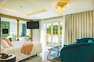 Postel nebo postele na pokoji v ubytování Hotel Cortijo Landete