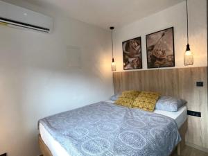 Postel nebo postele na pokoji v ubytování Apartmani Audacia Crikvenica
