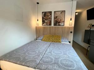 Postel nebo postele na pokoji v ubytování Apartmani Audacia Crikvenica
