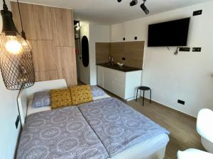 Postel nebo postele na pokoji v ubytování Apartmani Audacia Crikvenica