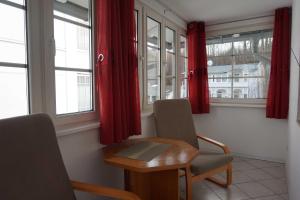 a room with two chairs and a table and windows at "Villa Rügen" - 300 m zum Strand in Binz