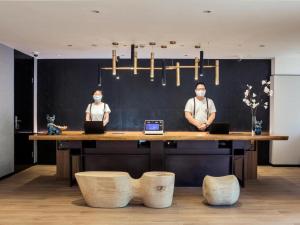 Členové personálu v ubytování Magnotel Business Shanghai New International Exhibition Center