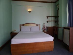 เตียงในห้องที่ Tanaphat Hatyai Hotel