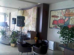 Area lobi atau resepsionis di Amalia Hotel Lampung
