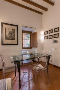 a dining room with a glass table and chairs at Navona apartment in Rome