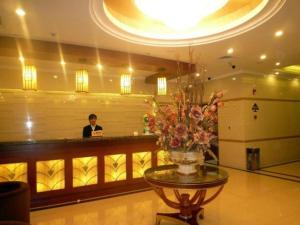 The lobby or reception area at GreenTree Inn Jiangsu Wuxi Meiyuan Kaiyuan Temple Subway Master Station Express Hotel