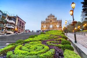 an old building with a garden in front of it at Hong Thai Hotel in Macau