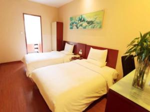 Voodi või voodid majutusasutuse Hanting Hotel Beijing Wangfujing Avenue toas