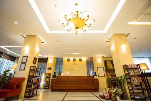 Vestibiulis arba registratūra apgyvendinimo įstaigoje Gia Bao Hotel Bac Ninh