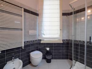 a bathroom with a toilet and a sink at Grazioso appartamento in Città Studi-20 min Duomo in Milan