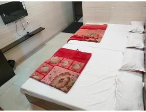เตียงในห้องที่ Hotel prince palace & restaurant , Ajmer