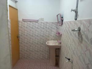 Koupelna v ubytování Gopalapuram Guest House