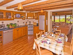 Kuchyň nebo kuchyňský kout v ubytování Pate's Cottage