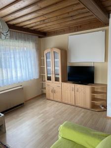 TV a/nebo společenská místnost v ubytování Gästehaus Maria