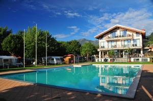 Bazén v ubytování Hotel Resort Le Vele nebo v jeho okolí