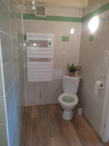 A bathroom at Du haut des rives - Bel appt pour 4
