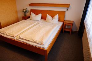 Postel nebo postele na pokoji v ubytování Hotel Kickert