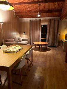 Postel nebo postele na pokoji v ubytování Chalet 182 La Boverie Rendeux - La Roche