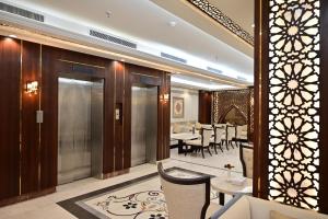 a restaurant with tables and chairs in a room at فندق أورنسيس الحرم in Mecca