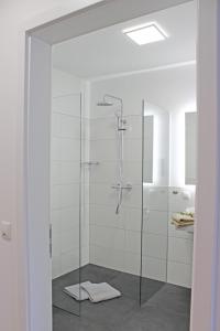 A bathroom at Wiedbachtaljuwel2