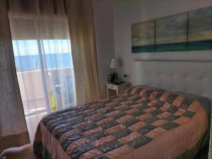 a bedroom with a bed and a window at Vistamar apartamento B in Pilar de la Horadada