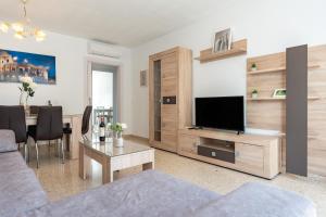 Μια τηλεόραση ή/και κέντρο ψυχαγωγίας στο Apartamento Fuengirola