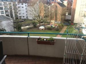 a balcony with a pot of flowers on a ledge at Goethe Apartment in Hannover