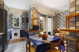 a kitchen with a table with a bowl of fruit on it at Il giardino di Giò in Finale Ligure