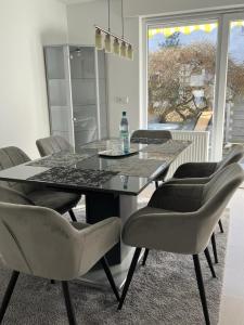 a dining room with a table and chairs and a window at Ferien bzw Messewohnung in Sinzheim bei Baden Baden in Sinzheim