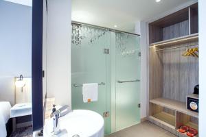 Koupelna v ubytování HARRIS Hotel & Convention Cibinong City Mall Bogor