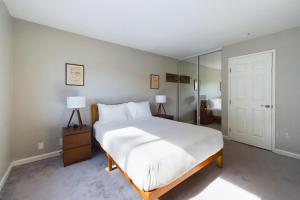 a bedroom with a large white bed and two lamps at South San Jose 3br w garage wd backyard SFO-1506 in Campbell