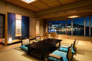 Predel za sedenje v nastanitvi Atami Korakuen Hotel