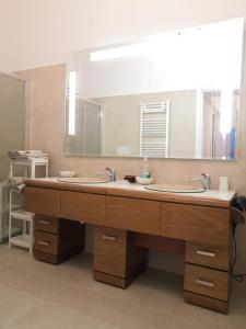 Bilik mandi di Empoli Campagna, Appartamento Indipendente con giardino 500 mq e piscina privati