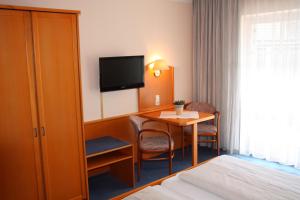 Postel nebo postele na pokoji v ubytování Burghotel Aschau