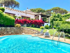 a house with a swimming pool in front of a house at Maset CostaBravaSi in Sant Feliu de Guixols +40 photos